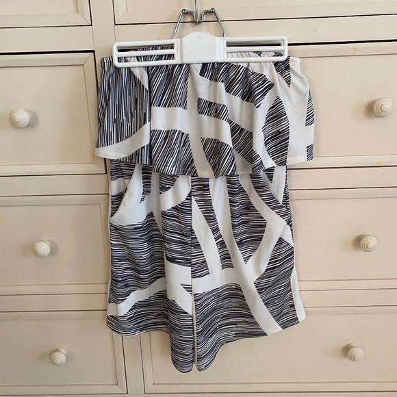 Romper Navy and White Size Small - Picture 1 of 3